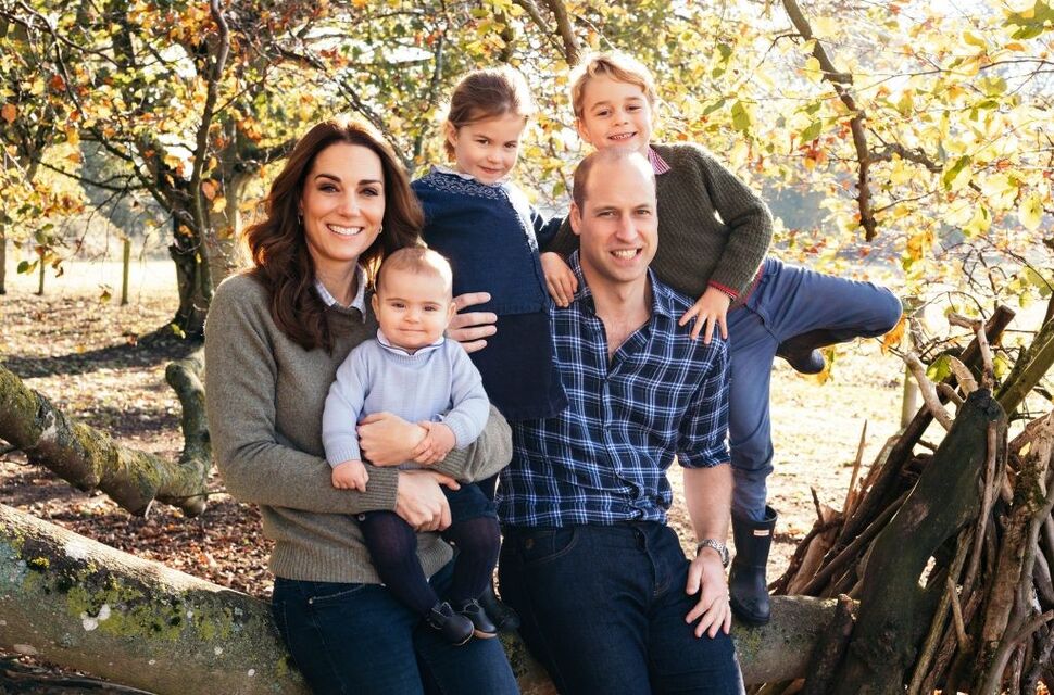 Принц Уильям и Кейт Миддлтон с детьми на ферме приняли роды у овечек