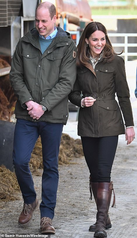 Фото, где принц Уильям и Кейт Миддлтон дали волю чувствам в Ирландии, разлетелись по сети