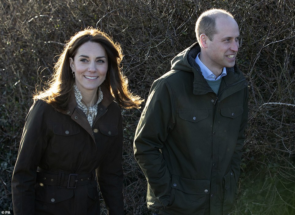 Фото, где принц Уильям и Кейт Миддлтон дали волю чувствам в Ирландии, разлетелись по сети