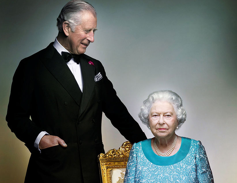 Елизавета II и принц Чарльз опубликовали архивные фотографии на День матери