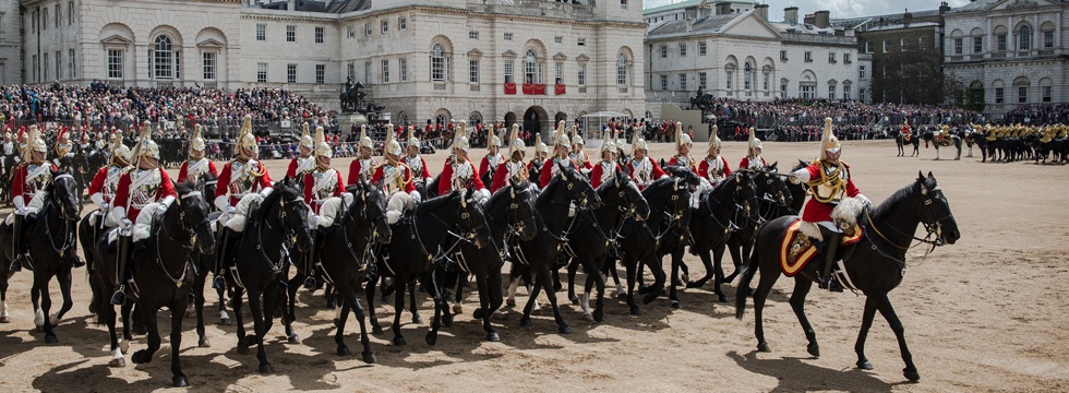 Парад Trooping the Colour в честь дня рождения Елизаветы II решили не отменять - но традиции будут нарушены