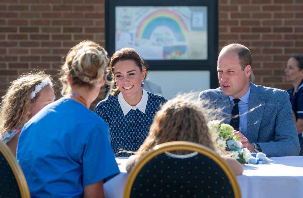 Как Кейт Миддлтон и принц Уильям отметили 72 годовщину Национальной службы здравоохранения Великобритании: визит в больницу