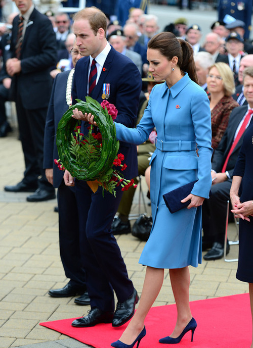 Кейт Миддлтон на церемония возложения цветов прошла на площади Сеймур