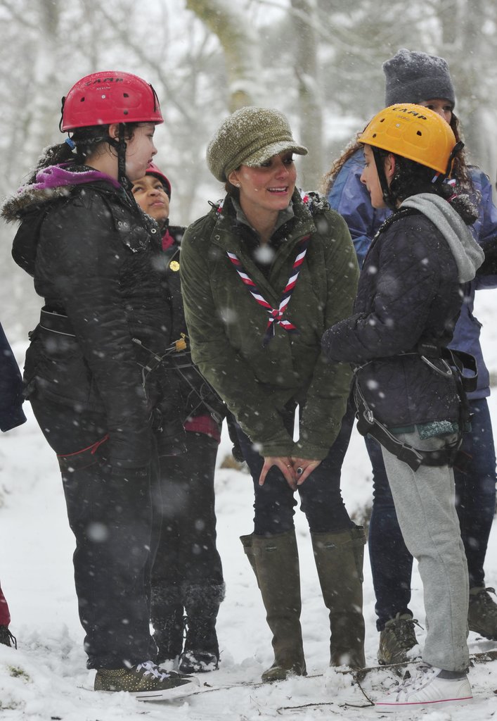 Kate-braved-wind-snow-spend-time-group-young