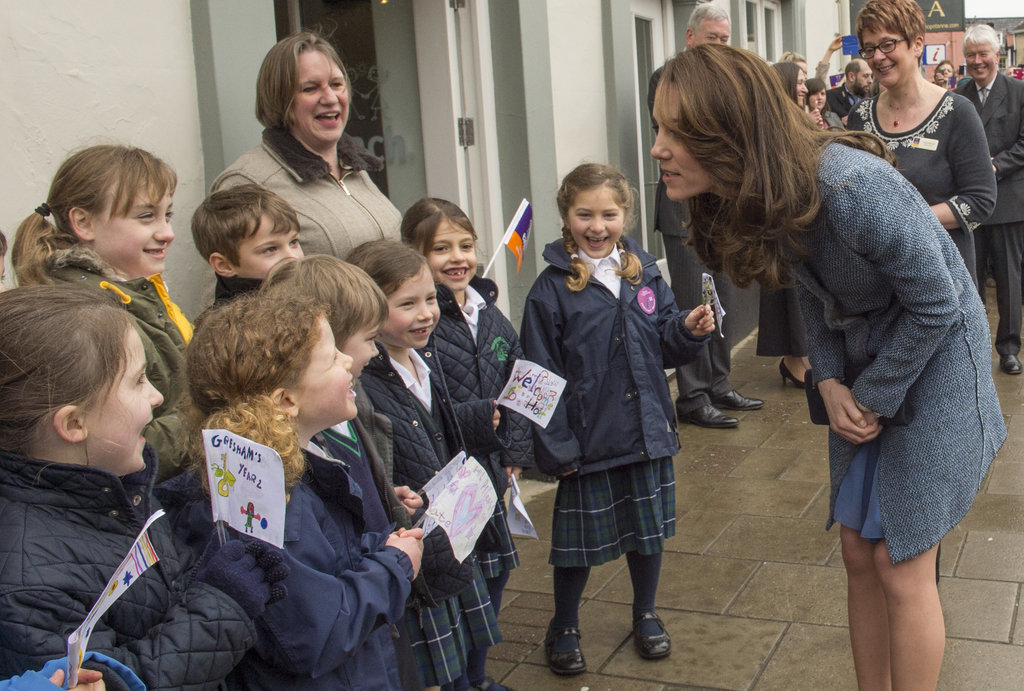 Kate-chatted-children-from-local-school-she-arrived-open
