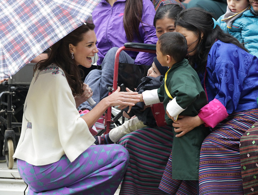 Kate-met-young-child-during-archery-demonstration