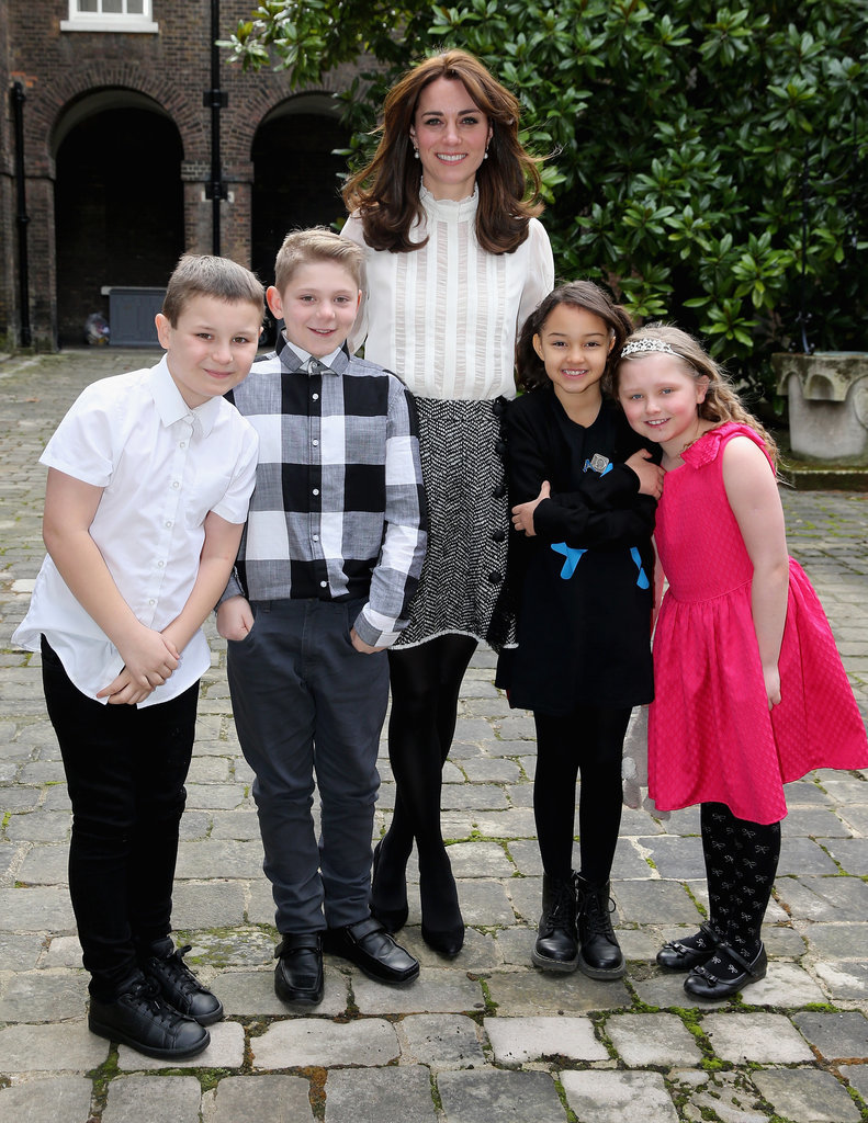 She-posed-group-children-while-launching-Huffington