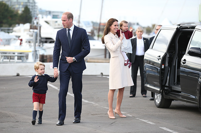 VICTORIA, BC - OCTOBER 01: Prince William, Duke of Cambridge, Catherine, Duchess of Cambridge, Prince George, and Princess Charlotte attend a ceremony to mark their departure at Victoria Harbour seaplane terminal in Victoria during the Royal Tour of Canada on October 1, 2016 in Victoria, Canada. The Royal couple along with their Children Prince George of Cambridge and Princess Charlotte are visiting Canada as part of an eight day visit to the country taking in areas such as Bella Bella, Whitehorse and Kelowna (Photo by Andrew Milligan/WPA Pool/Getty Images)