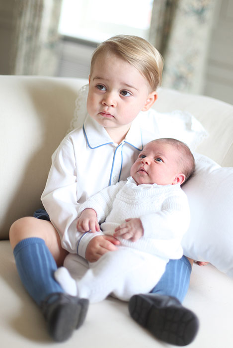 Почему Кейт Миддлтон одевает принца Джорджа и принцессу Шарлотту в испанские бренды?
