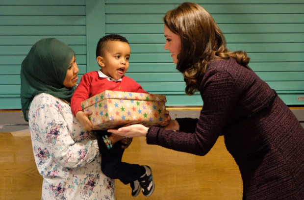 Кейт Миддлтон в трехлетнем пальто отправилась в детский фонд