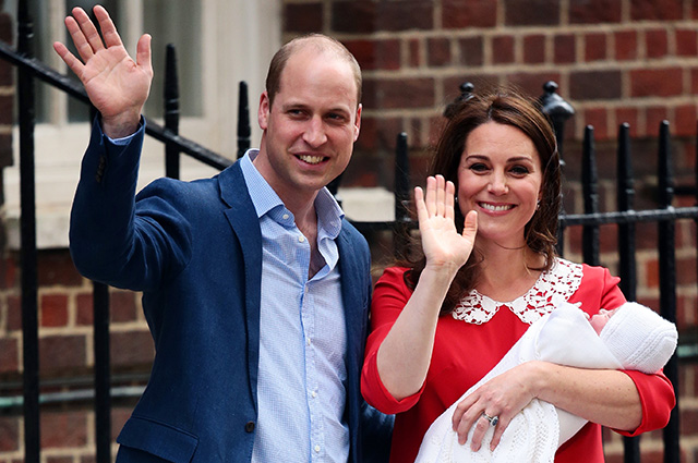 Кейт Миддлтон и Уильям показали своего сына! Первые фото новорожденного принца!