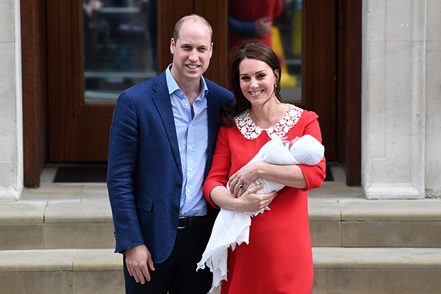 Кейт Миддлтон и Уильям показали своего сына! Первые фото новорожденного принца!
