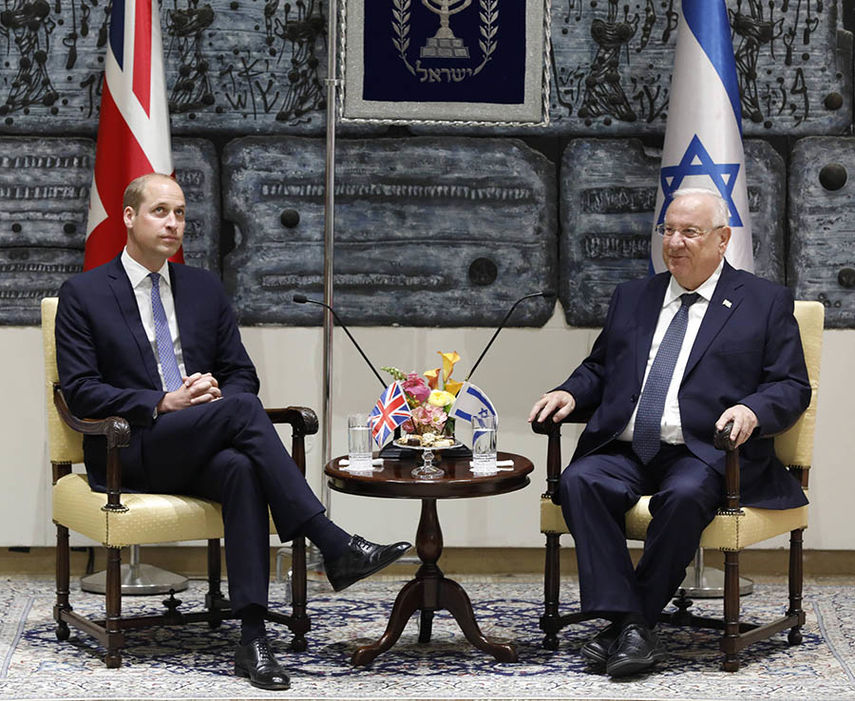 Принц Уильям продолжает тур по Ближнему Востоку – встреча с Неттой Барзилай и Махмудом Аббасом