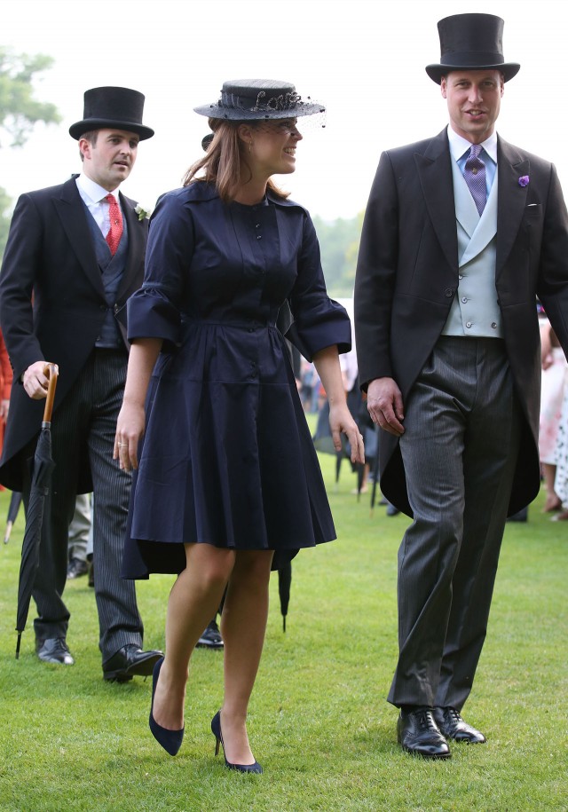 Елизавета II и принц Уильям появились на садовой вечеринке