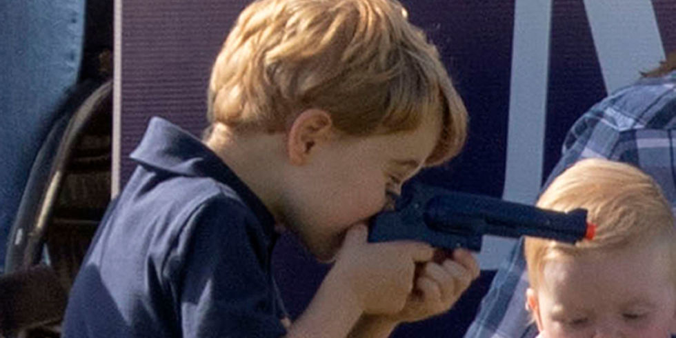 Кейт Миддлтон раскритиковали за игры принца Джорджа с игрушечным пистолетом!