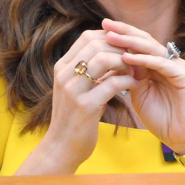 Принц Уильям подарил Кейт Миддлтон новое кольцо