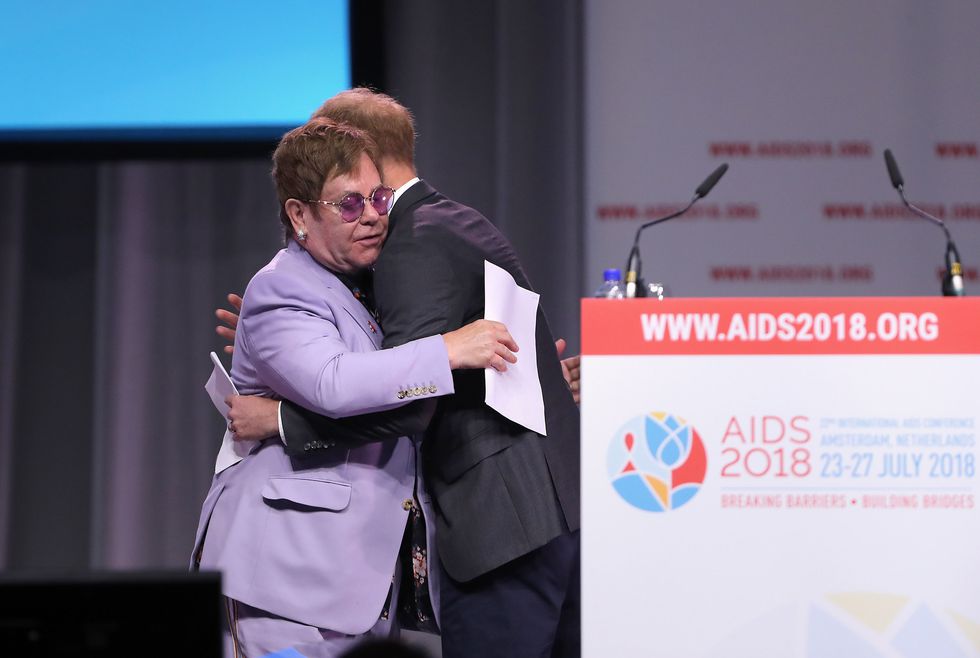 Принц Гарри и Элтон Джон создали коалицию для борьбы со СПИДом