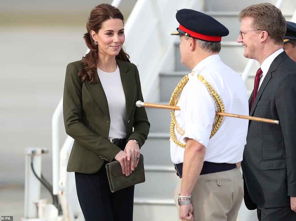 Кейт Миддлтон и принц Уильям приземлились на Кипре