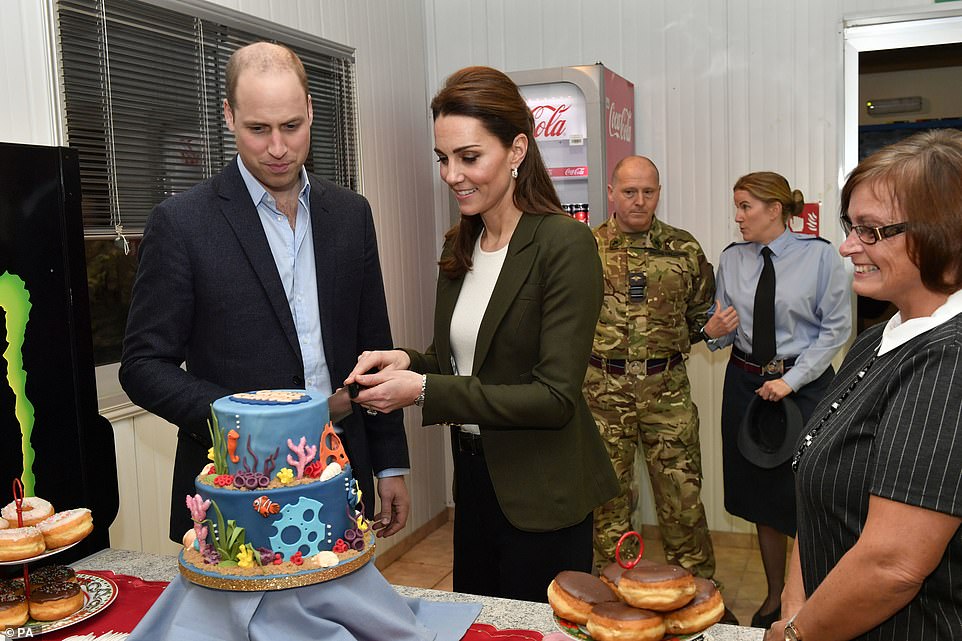 Принц Уильям и Кейт Миддлтон побывали на военной авиабазе Кипра