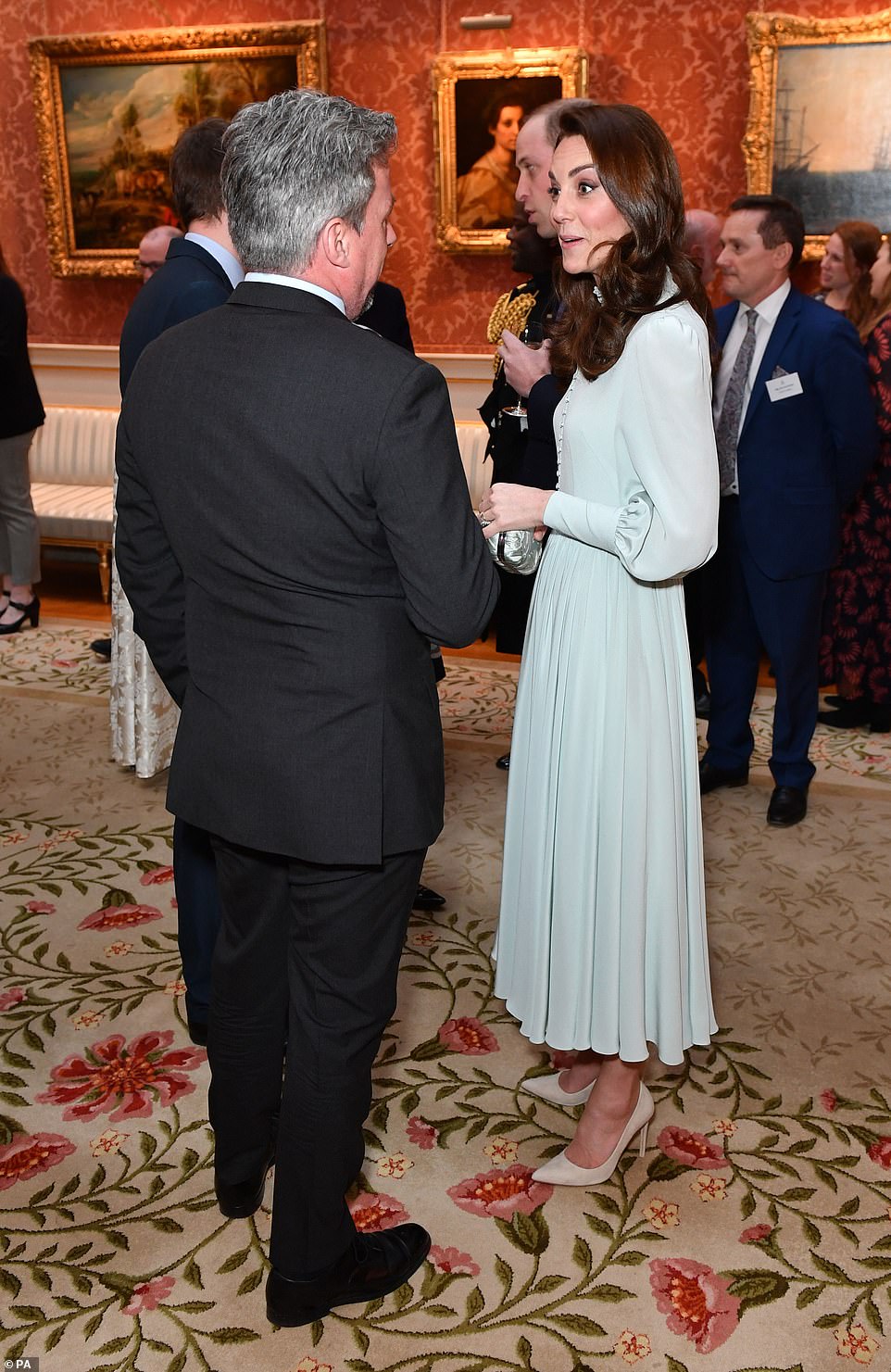 Образы Кейт Миддлтон и Меган Маркл на торжественной церемонии в честь принца Чарльза