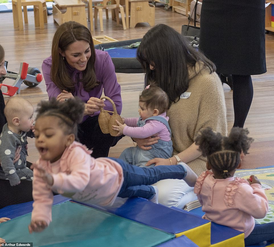 Необычный образ Кейт Миддлтон в лондонском детском центре