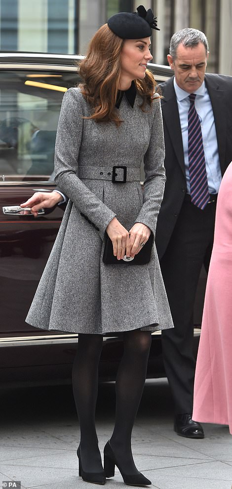 Кейт Миддлтон и Елизавета II вдвоем приехали в лондонский колледж