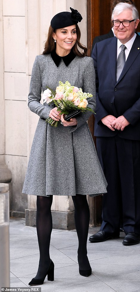 Кейт Миддлтон и Елизавета II вдвоем приехали в лондонский колледж