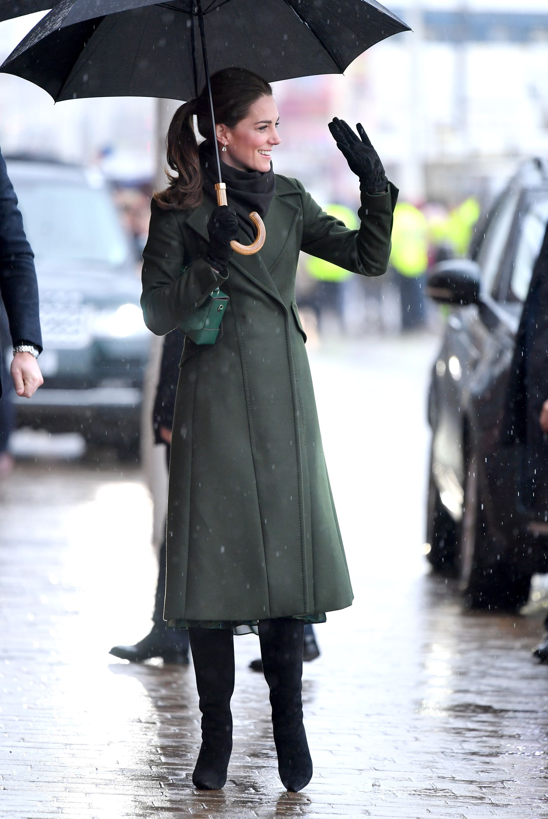 Принц Уильям и Кейт Миддлтон под дождем в Блэкпуле