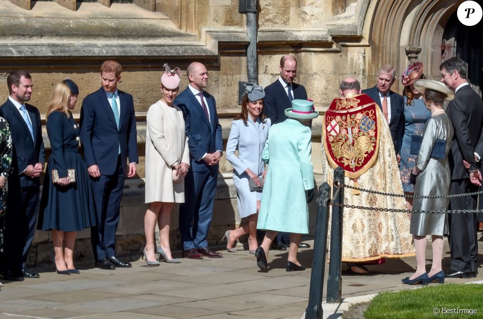 Елизавета II, Кейт Миддлтон, Уильям и другие на торжественной пасхальной церемонии