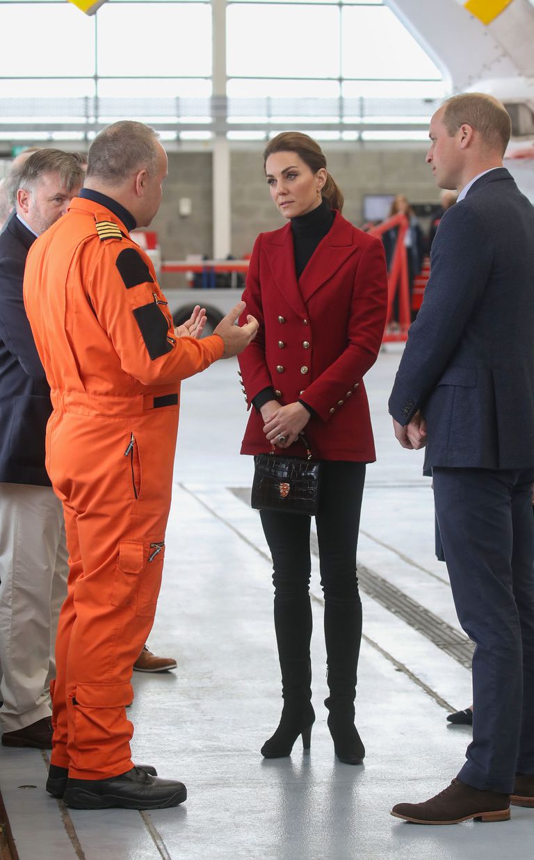 Принц Уильям и Кейт Миддлтон побывали на вертолетной базе в Северном Уэльсе
