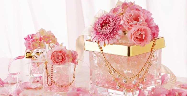 Что подарить на розовую свадьбу?