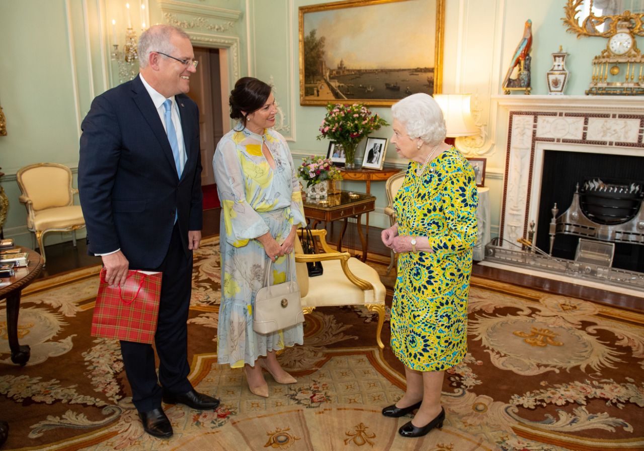 Елизавета II провела аудиенцию премьер-министру Австралии и его жене