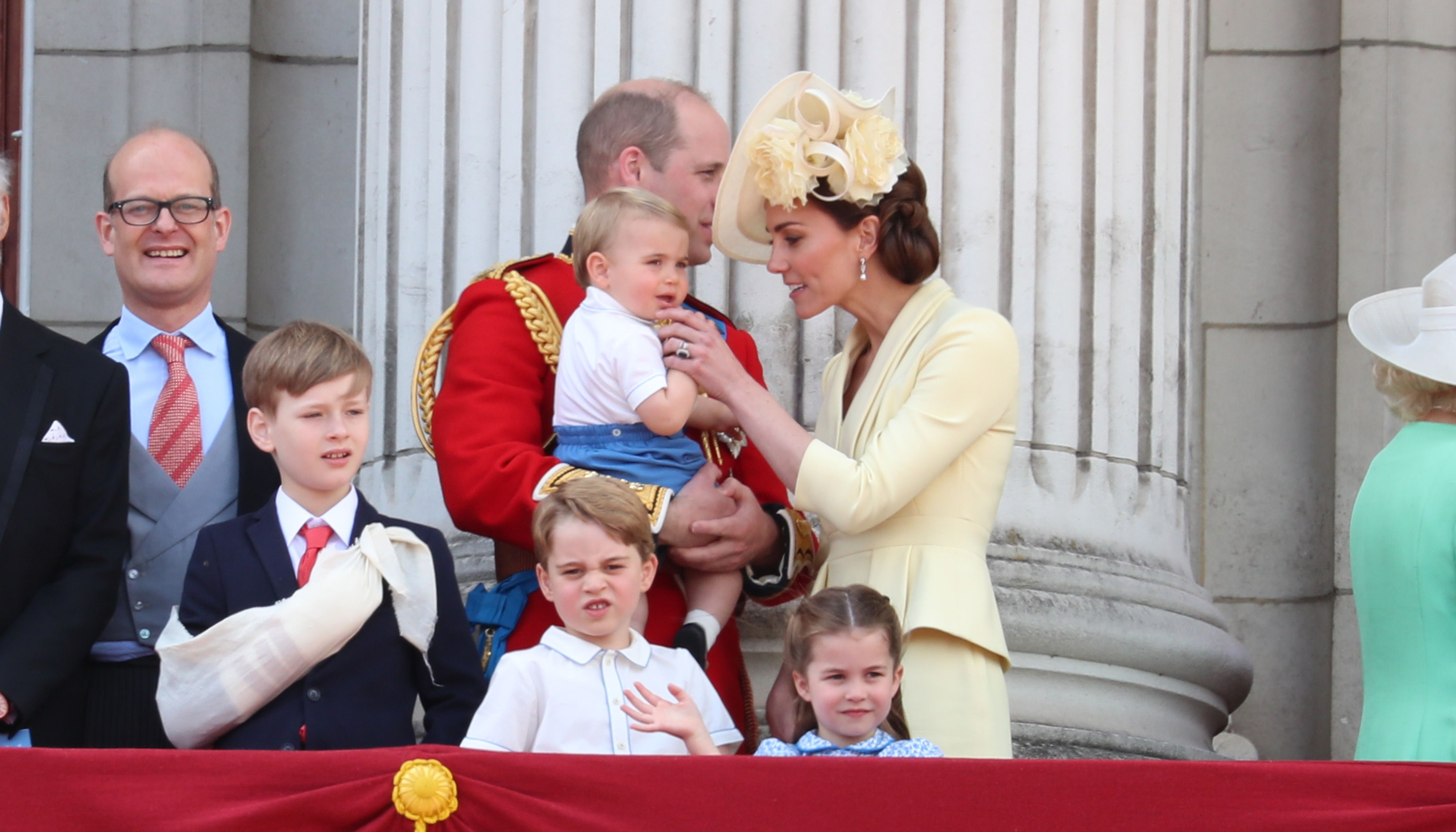 Родился 7 принцем. Принц Джордж Кембриджский. Принц Джордж 2023. Принц Луи Кембриджский. Дети принца Уильяма и Кейт Миддлтон Луи.