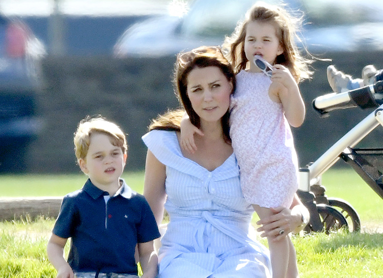 Принц Уильям, Кейт Миддлтон и детишки отдыхают в Норфолке