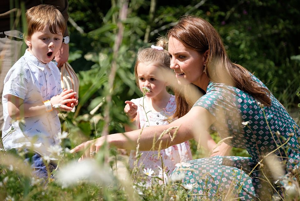 Кейт Миддлтон организовала пикник с детьми в новом саду Back to Nature