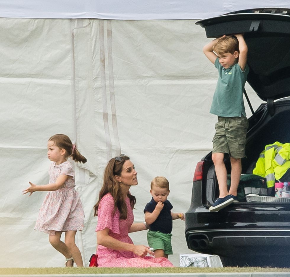 Кейт Миддлтон и Меган Маркл с детьми поддержали принцев Уильяма и Гарри на матче в поло
