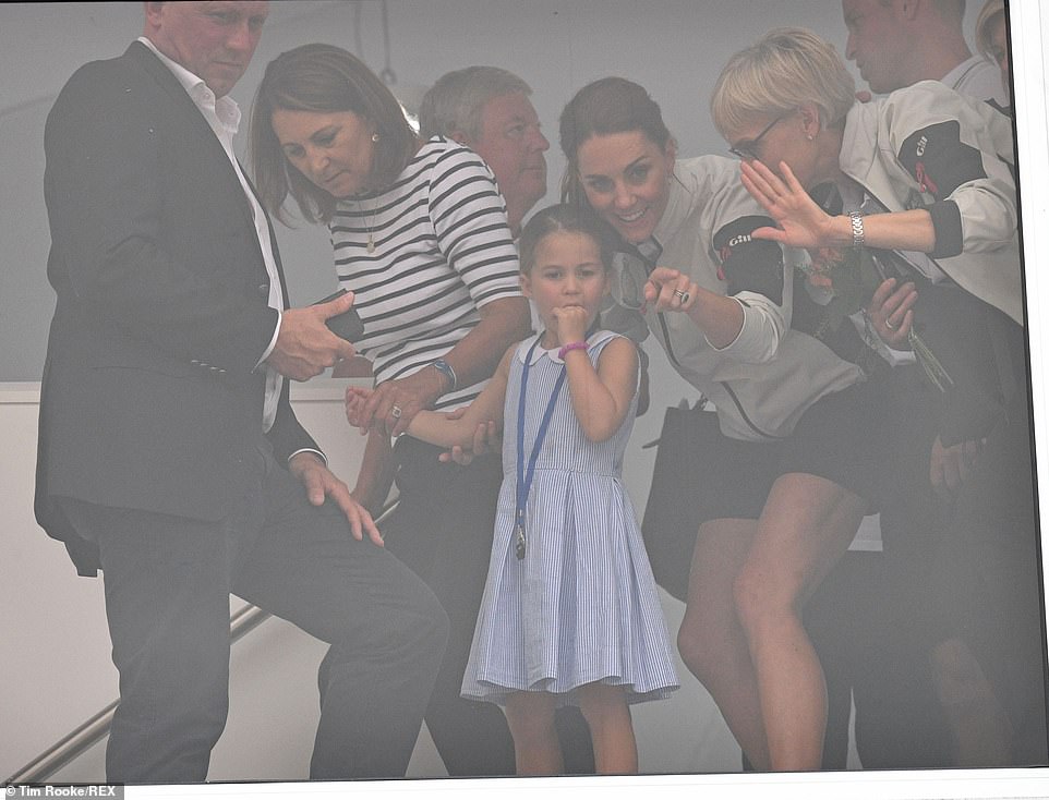 Дети принца Уильяма и Кейт Миддлтон поддержали родителей на парусной регате