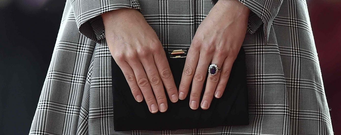 В магазине Marks & Spencer продают бюджетную копию кольца Кейт Миддлтон