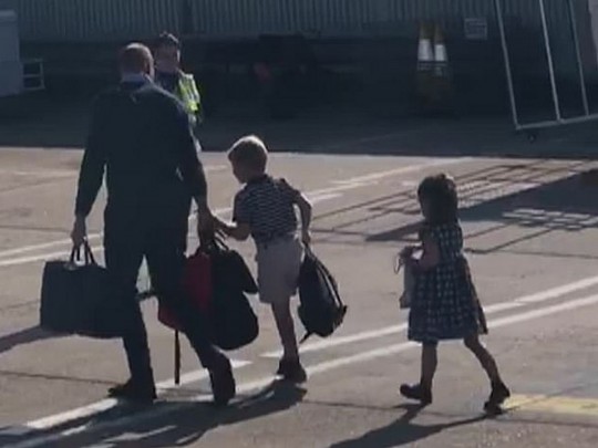 На фоне Гарри и Меган – принц Уильям и Кейт Миддлтон полетели в Шотландию бюджетным рейсом