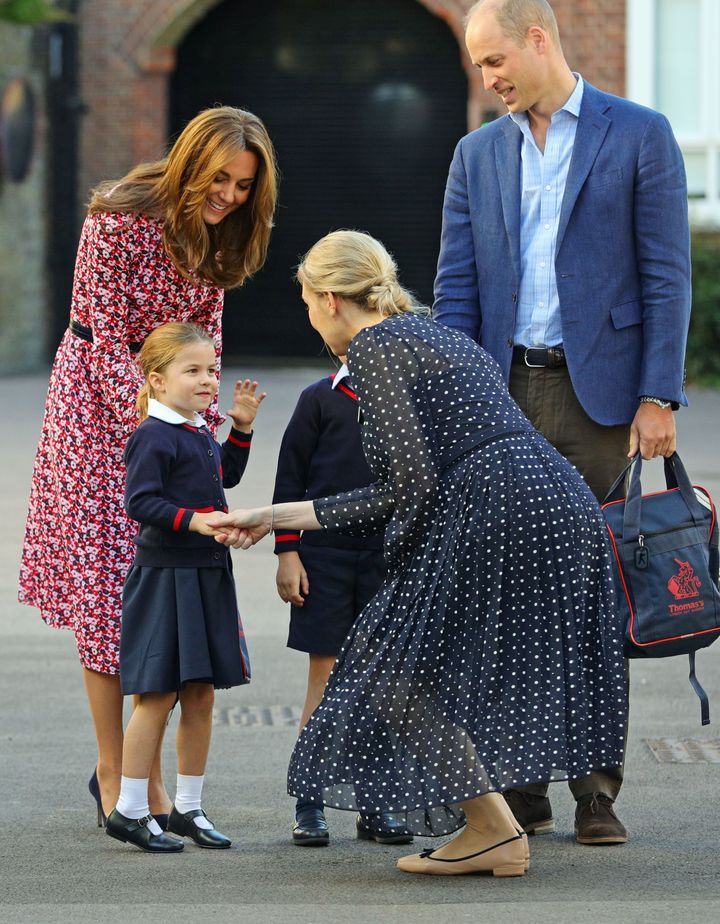 Принц Уильям и Кейт Миддлтон отвели Джорджа и Шарлотту в школу