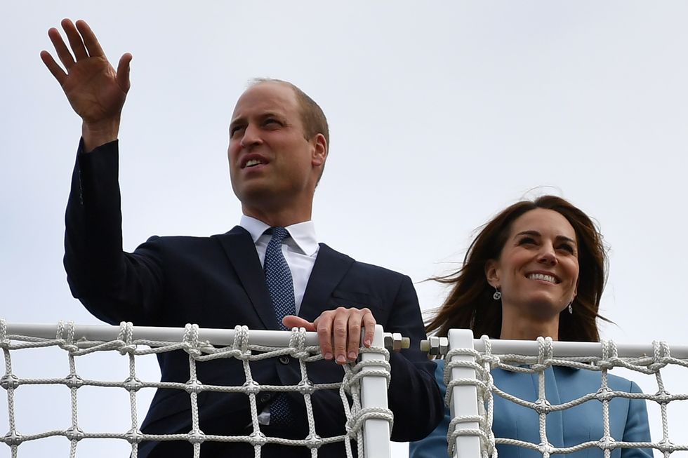Принц Уильям и Кейт Миддлтон торжественно спустили на воду новый корабль
