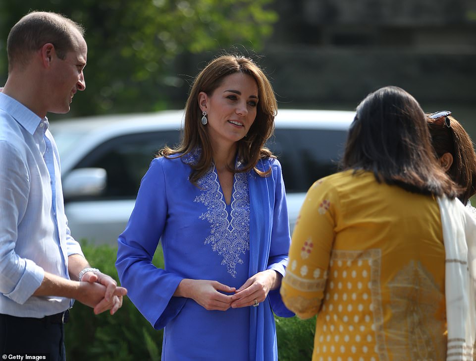 Принц Уильям и Кейт Миддлтон посетили женскую школу в Исламабаде