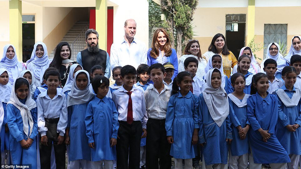 Принц Уильям и Кейт Миддлтон посетили женскую школу в Исламабаде