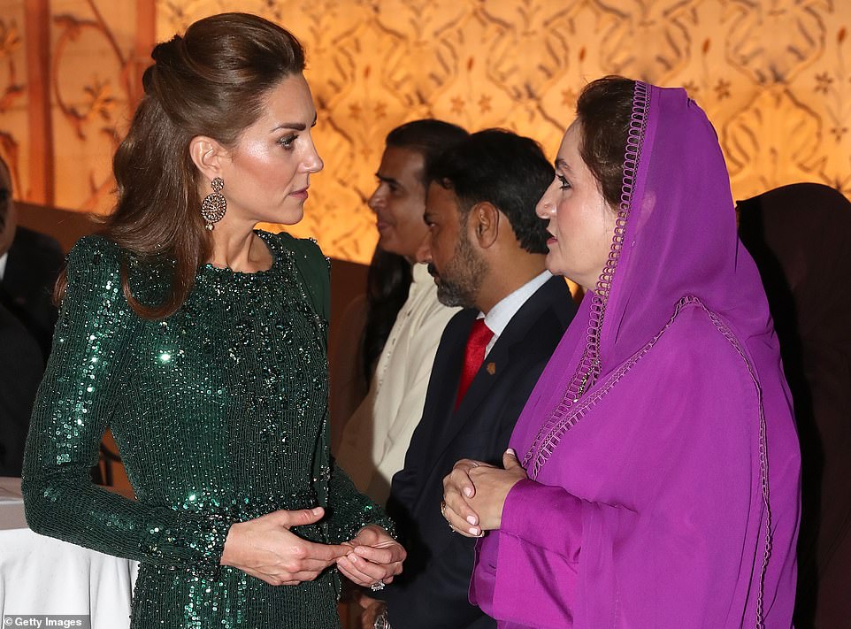 Принц Уильям и Кейт Миддлтон в стильных нарядах на приеме в Pakistan Monument