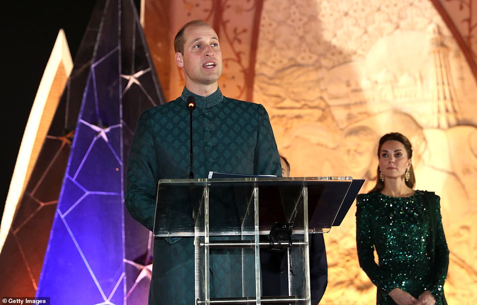 Принц Уильям и Кейт Миддлтон в стильных нарядах на приеме в Pakistan Monument