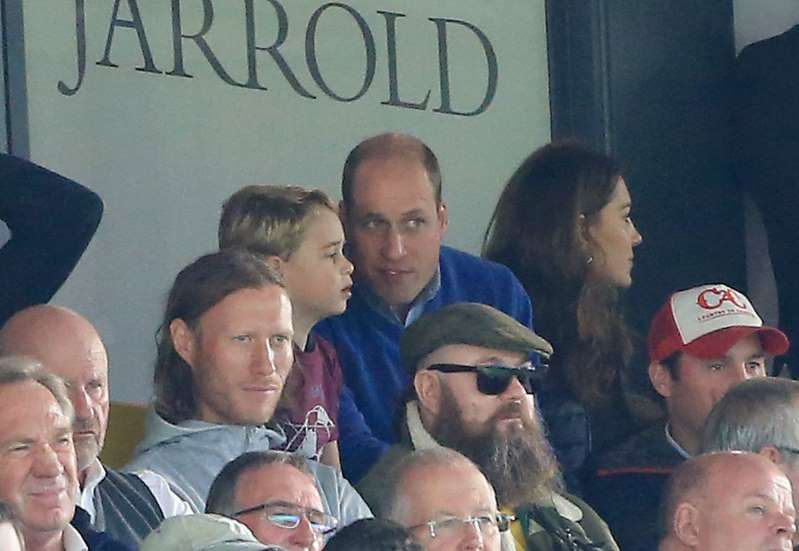Принц Уильям и Кейт Миддлтон взяли детей на футбольный матч. Восторг принца Джорджа