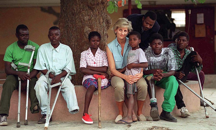 Принц Гарри встретился с африканкой, которая 22 года назад видела принцессу Диану
