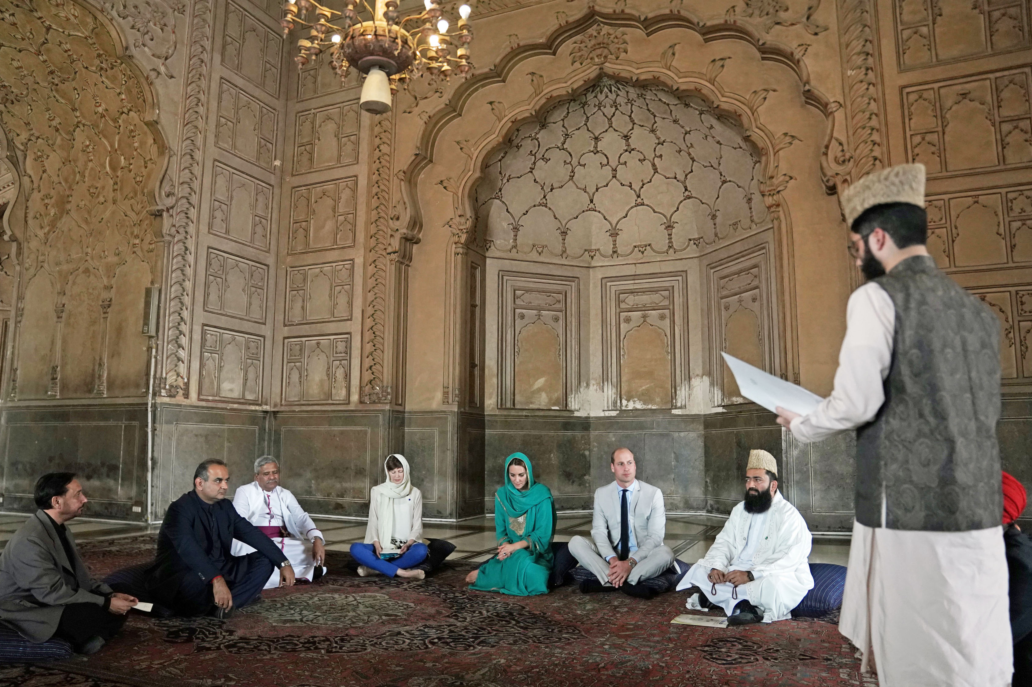 Кейт Миддлтон и принц Уильям поучаствовали в межконфессиональной дискуссии в мечети Бадшахи