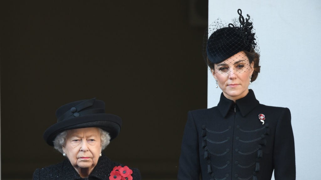 Елизавета II, Кейт Миддлтон, Меган Маркл и другие на торжественной церемонии в честь Дня памяти павших
