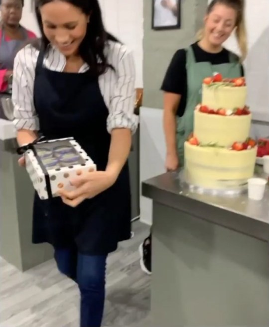 Меган Маркл побывала в пекарне Luminary Bakery, которая помогает женщинам